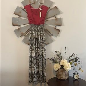 Espresso women’s small Patterned dress new with tags NWT red black&white chevron